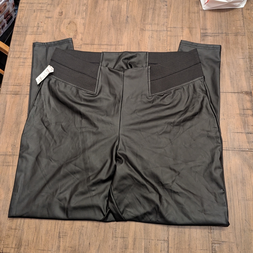 NWT Vera Wang faux leather pants elastic waist 1X.